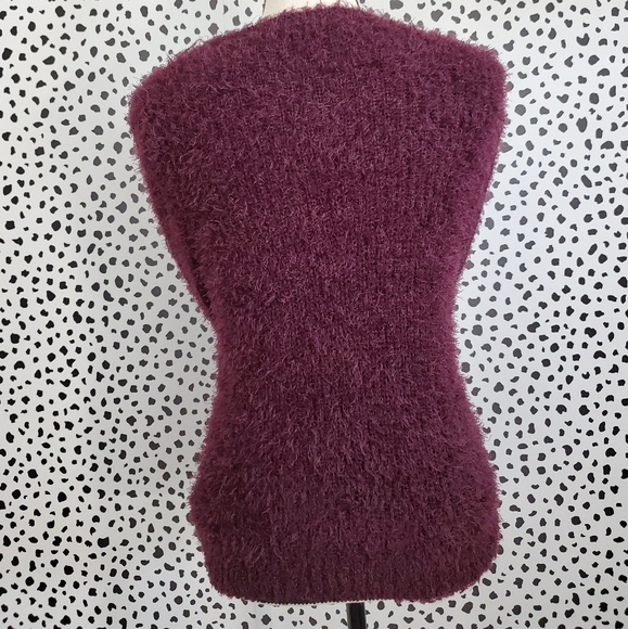 Fuzzy sweater - Picture 2 of 3